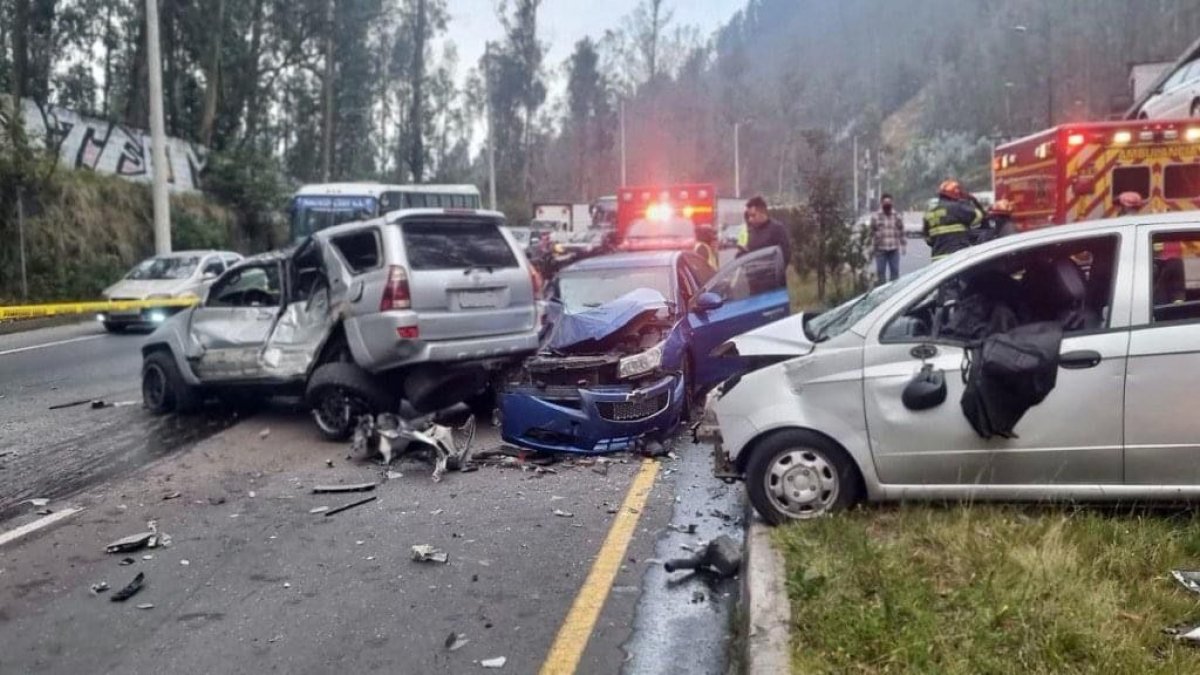 Hubo congestión vehicular durante dos horas mientras los equipos de socorro hacían su trabajo.