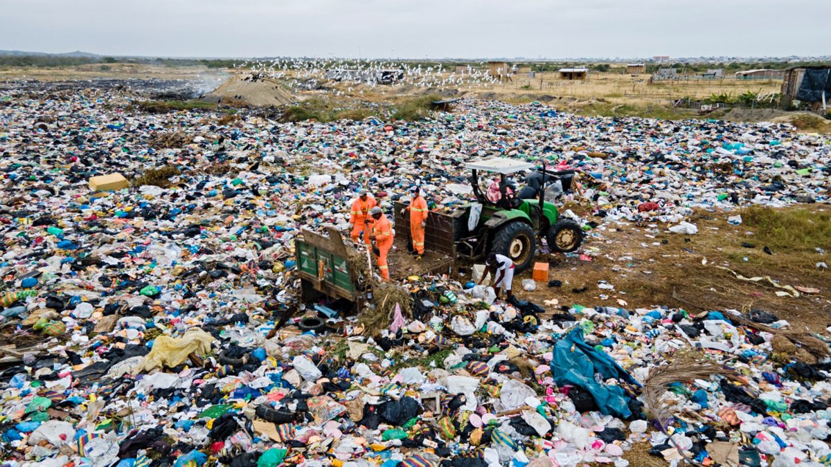 La comunidad reclama vivir entre tanto agente contaminante.