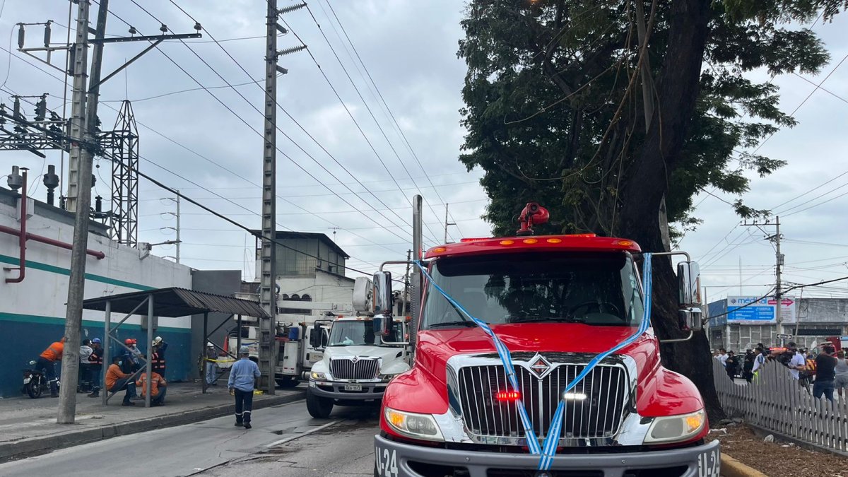 15 carros llegaron a la escena