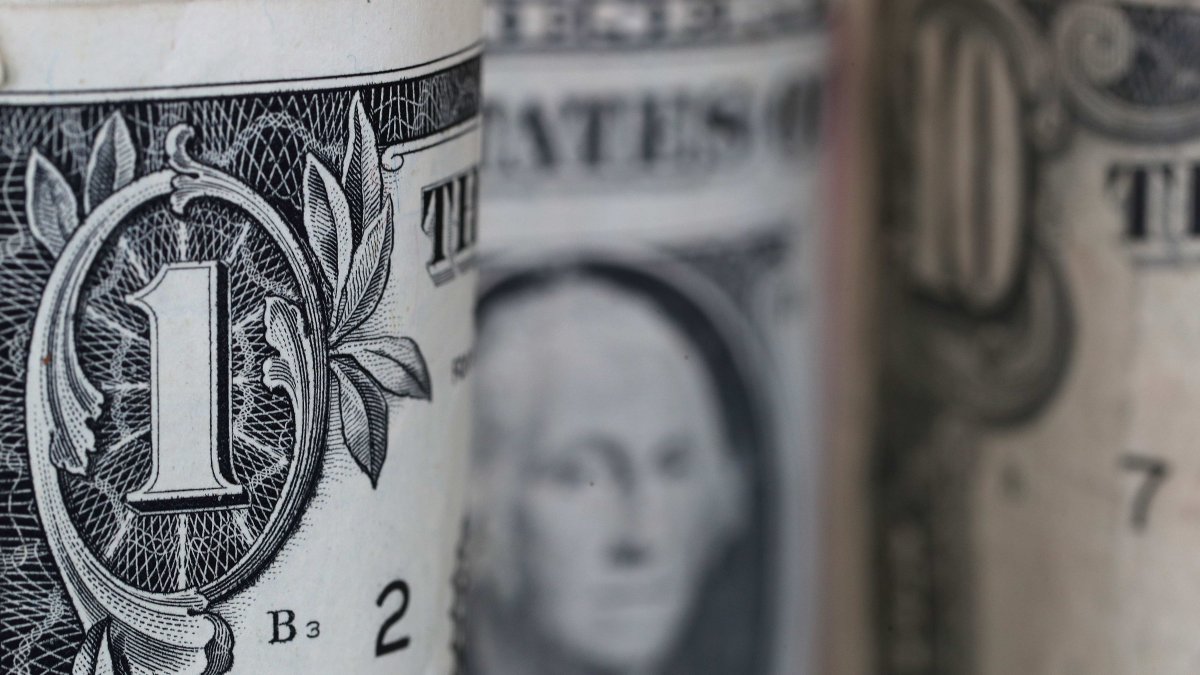 Vista de billetes de dólares, en una fotografía de archivo.