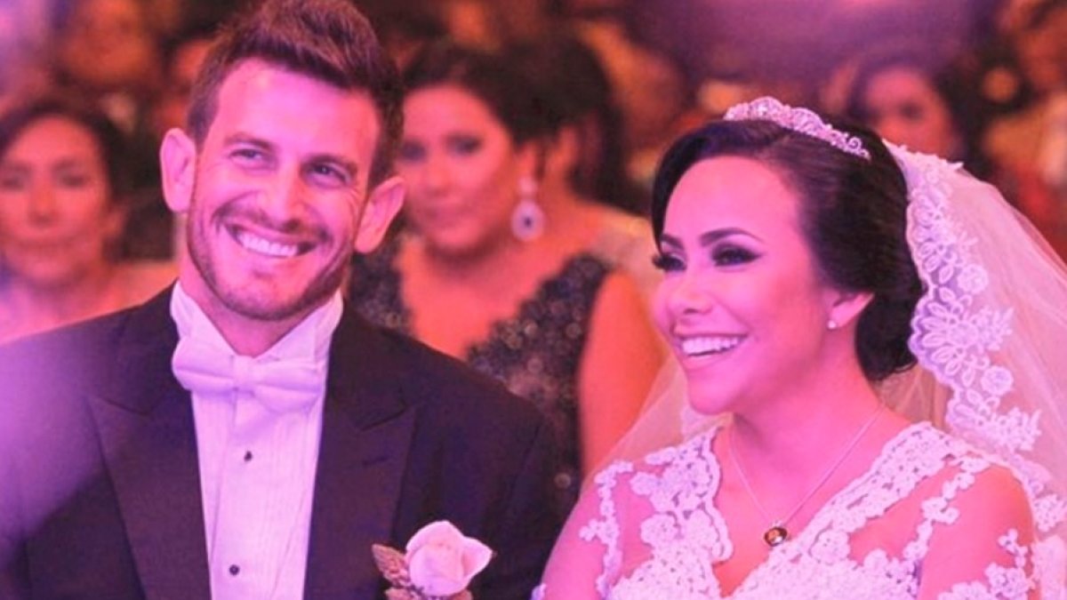 Durante la boda de la expareja.