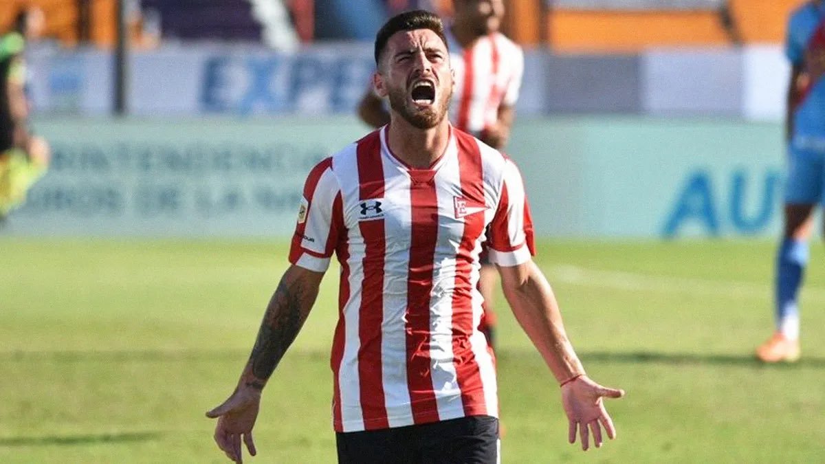 Ángel González, volante que llega para Liga de Quito, cuando militaba en Estudiantes.