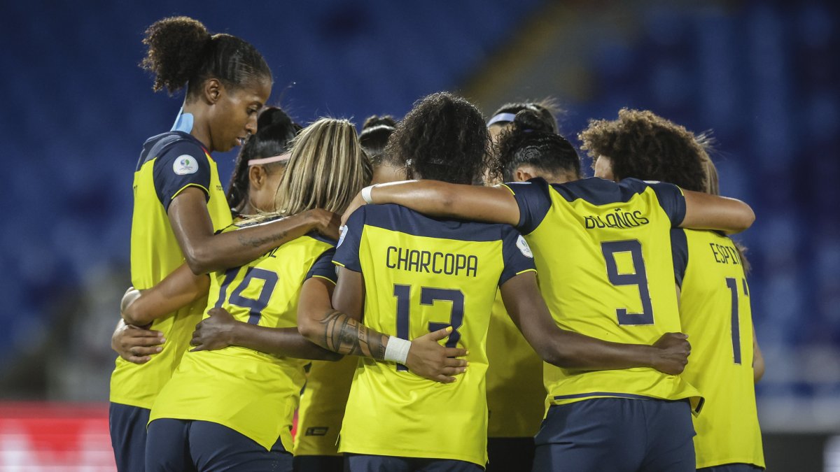 Ecuador debe derrotar hoy a Paraguay para seguir en pelea por el repechaje al Mundial. Emily Lima destacó crecimiento de sus jugadoras