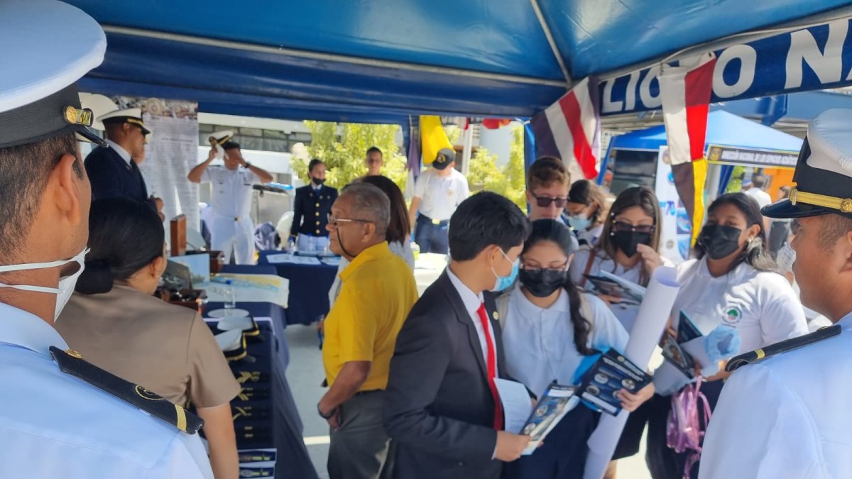 Los diferentes repartos de la Armada del Ecuador muestran al público el trabajo que desarrollan.