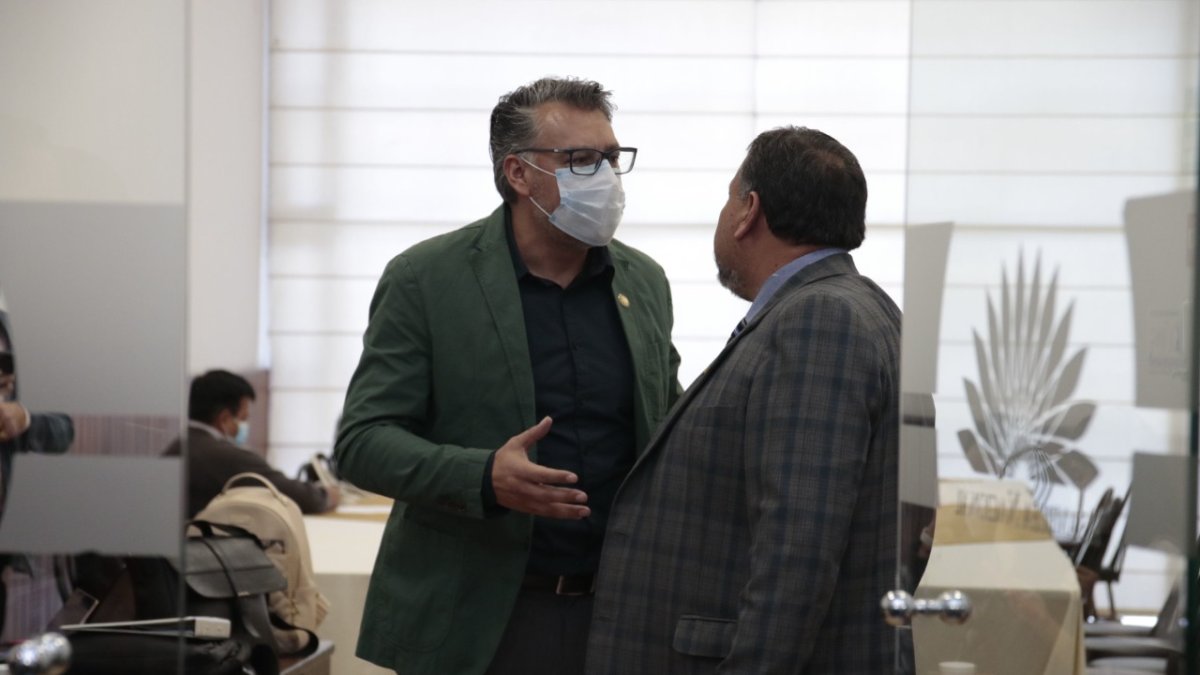 Decisiones. El jefe de bloque de la ID, Marlon Cadena, anunció que no apoyarán a ninguno de los candidatos. Ayer, lo que queda de su bloque tuvo reuniones.