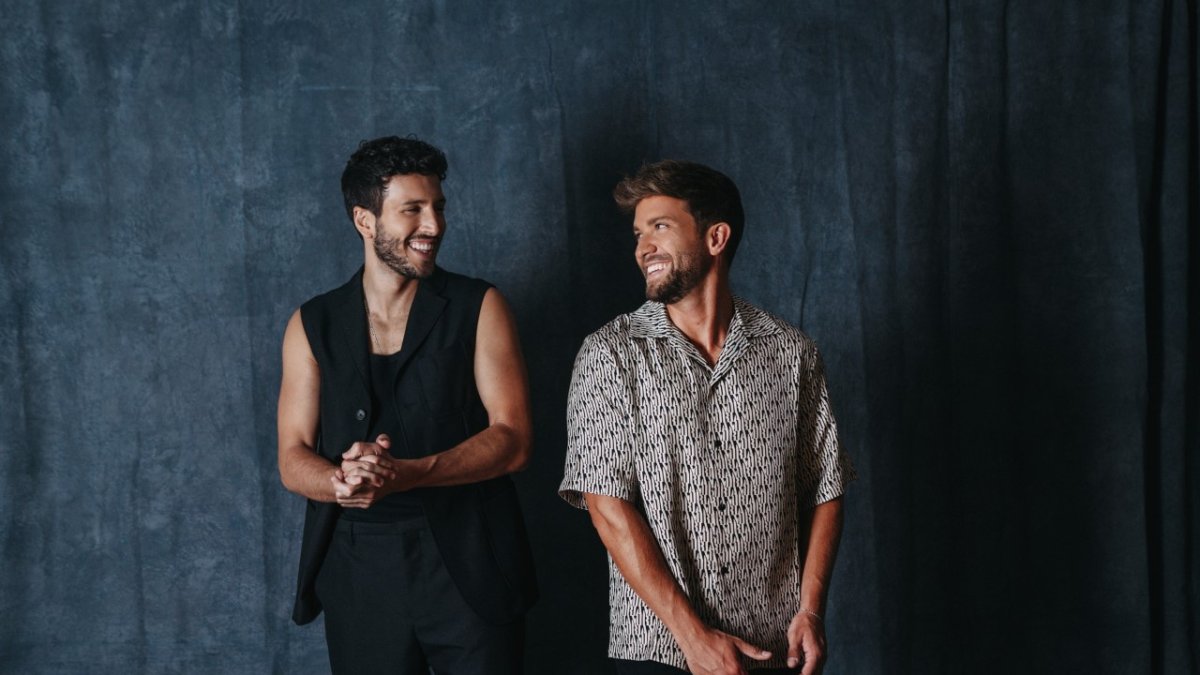 El colombiano y el malagueño llevaban ya un tiempo dando pistas de cómo sonaría el tema, que por supuesto, es una poderosa balada.