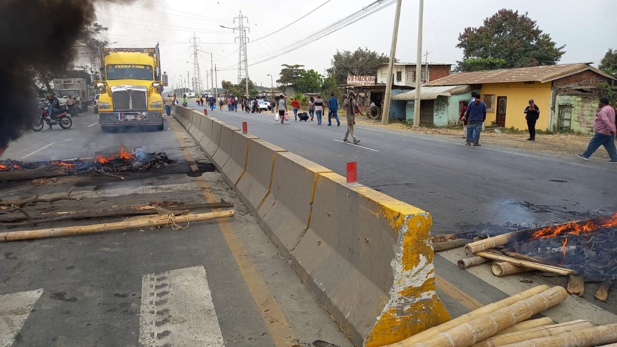 La protesta impidió la paso de los automotores.