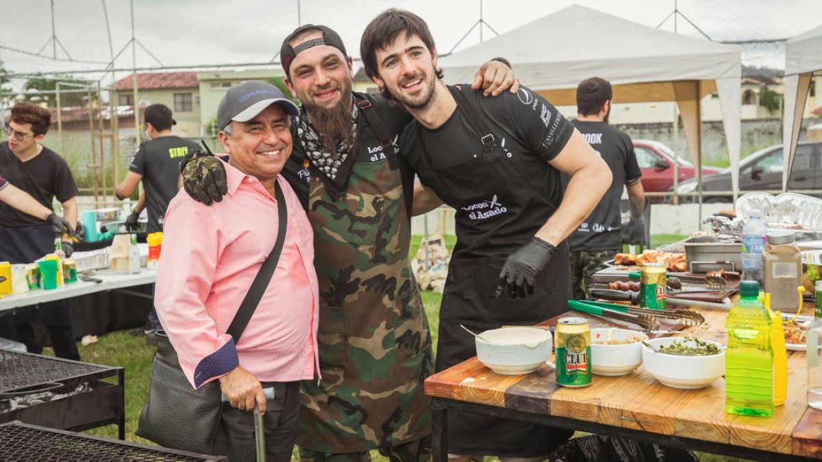 Capacitaciones profesionales, concursos, venta de artículos para parrillas, comida parrillera asada, bar cervecero, música en vivo, sorteos, fútbol tenis y otras actividades forman la propuesta de la quinta edición de ParrillaFest.