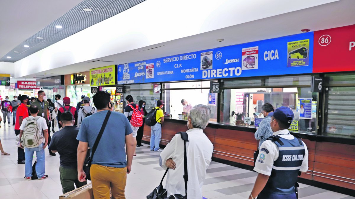 La presencia de pasajero es normal en la terminal terrestre de Guayaquil.