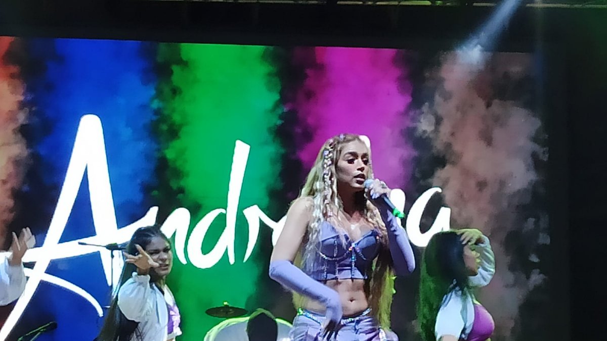 Andreina se presenta por primera vez como solista en el Burger Show.