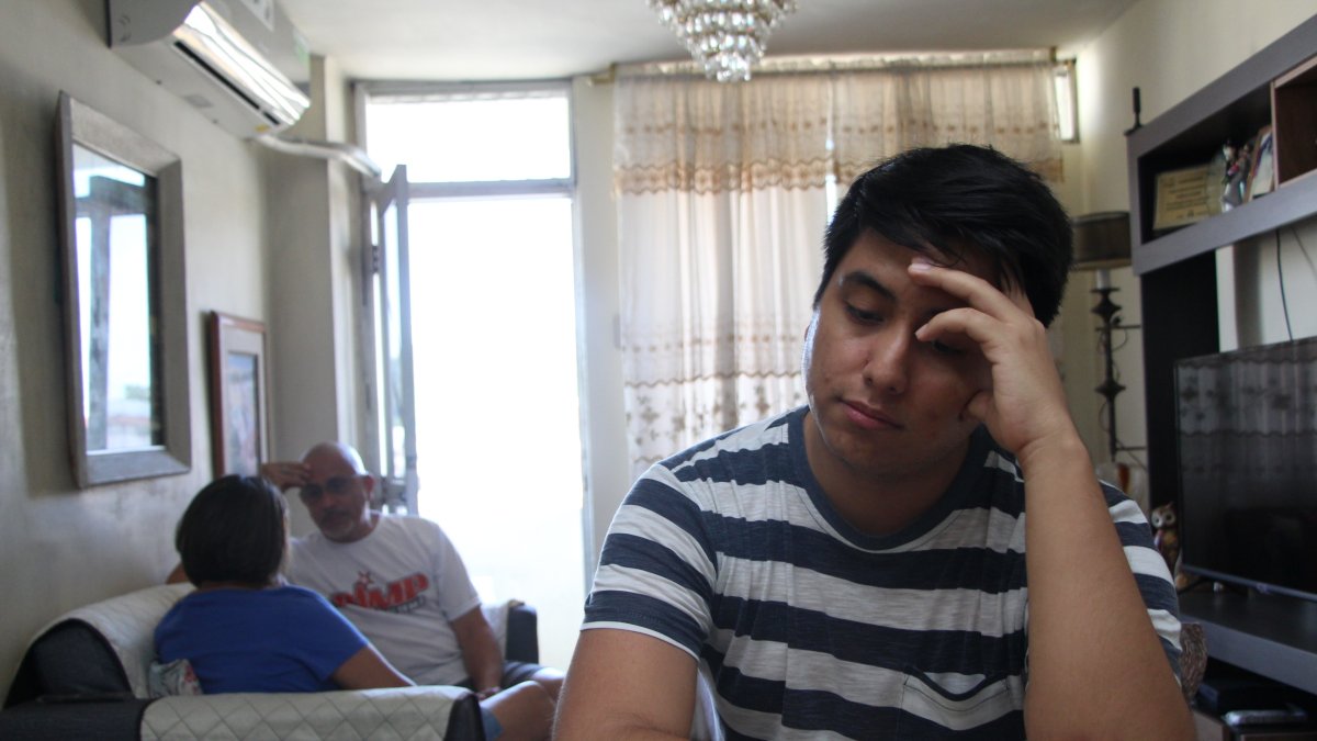 Esta imagen proyecta cómo se sienten los jóvenes al no ser apoyados del todo por sus padres.