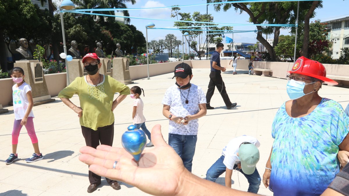 Los niños mostraron sus habilidades en varios juegos tradicionales