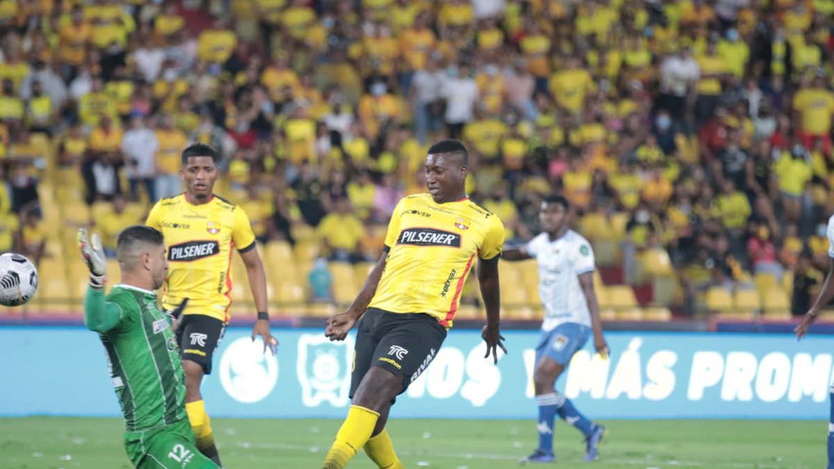 Barcelona se enfrenta a 9 de Octubre