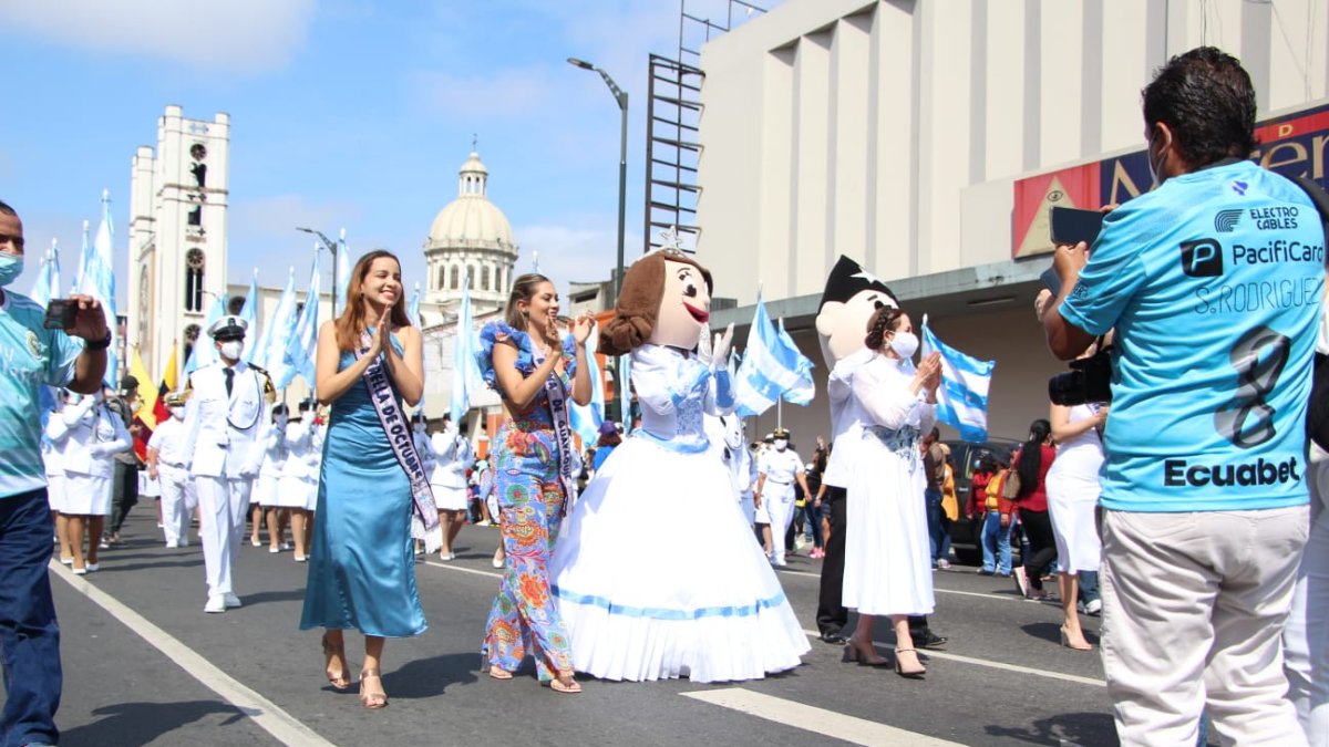 Desfile Guayaquil es mi destino en la Avenida Quito.