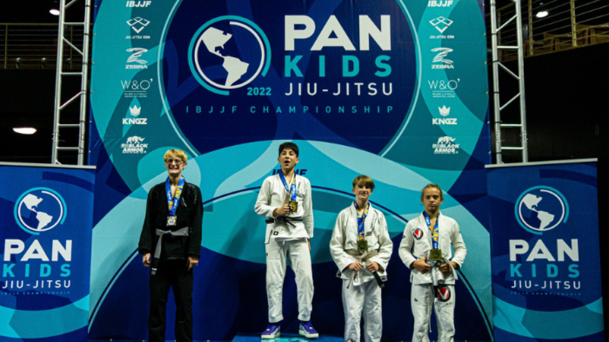 Matías se coronó campeón en la categoría 13 años cinturón gris-negro