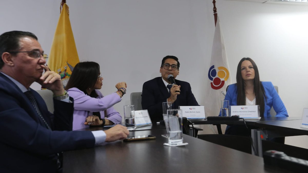 Autoridades del sistema de educación superior en rueda de prensa en Quito este martes 26 de julio.