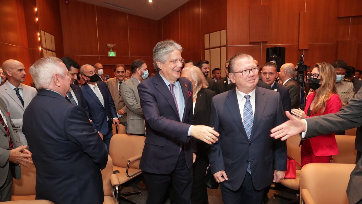 El presidente Lasso se pronunció en la condecoración al director de EXPRESO, Galo Martínez Leisker.