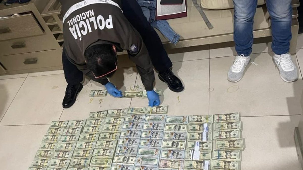 Evidencias. Más de 400.000 dólares en efectivo se incautaron en el operativo realizado la noche del martes en dos cantones de Guayas.