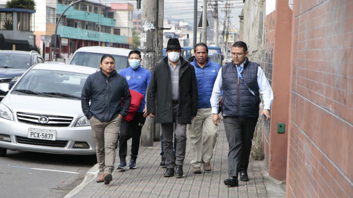 Leonidas Iza Conaie, Samuel Lema Feine acudieron a continuar en las mesas de diálogo con el gobierno, en la Conferencia Episcopal