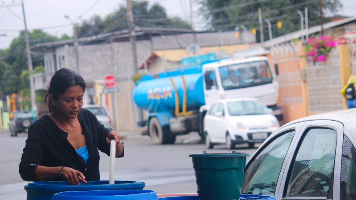 Durán. En ese cantón, la gente tiene problemas del suministro de agua potable y recibe agua mediante tanqueros.