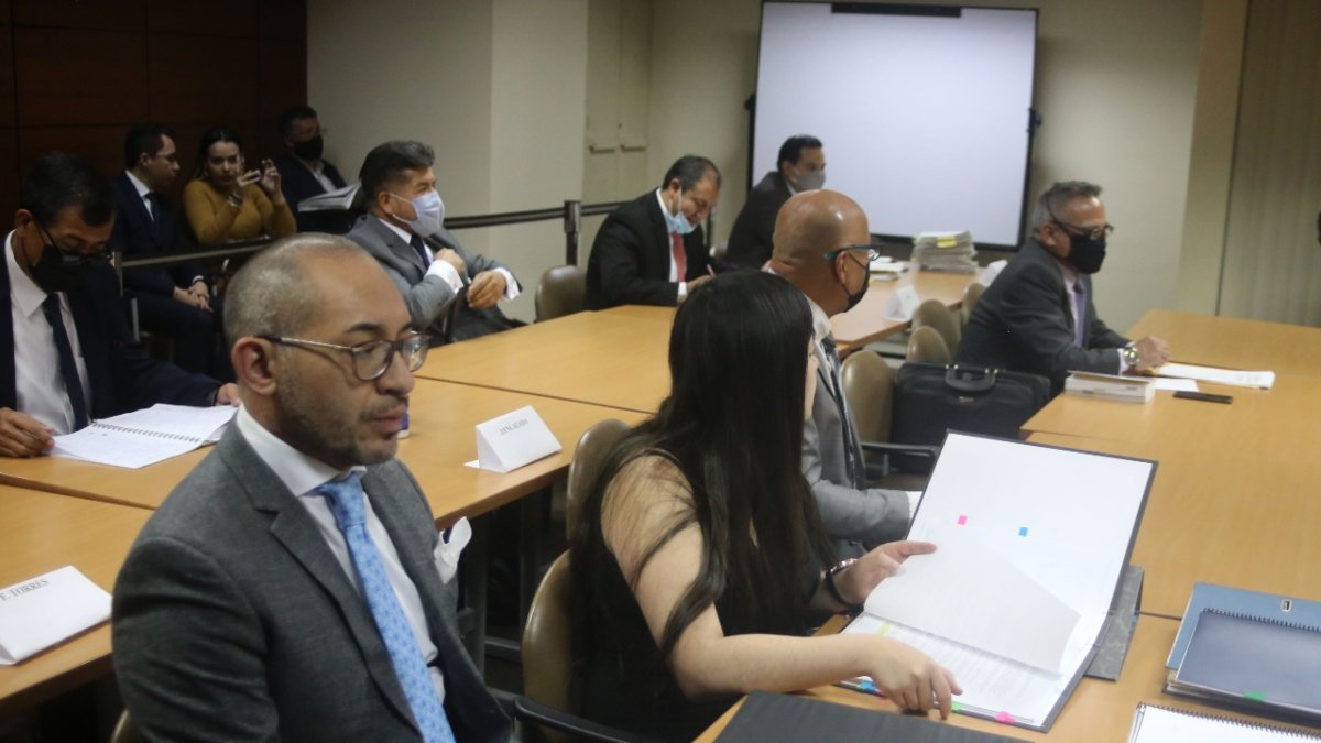 Diligencia. Defensores de los procesados en la audiencia en la Corte Nacional.