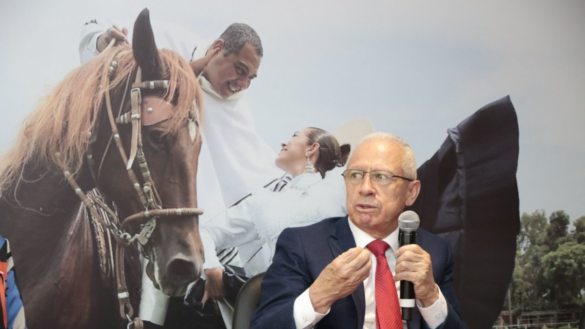 Evento. El embajador de Perú, Vicente Rojas, anuncia un evento en La Carolina por las fiestas de su país.