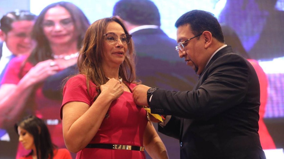 La asambleísta fue condecorada por la Asamblea durante las festividades por la fundación de Guayaquil.