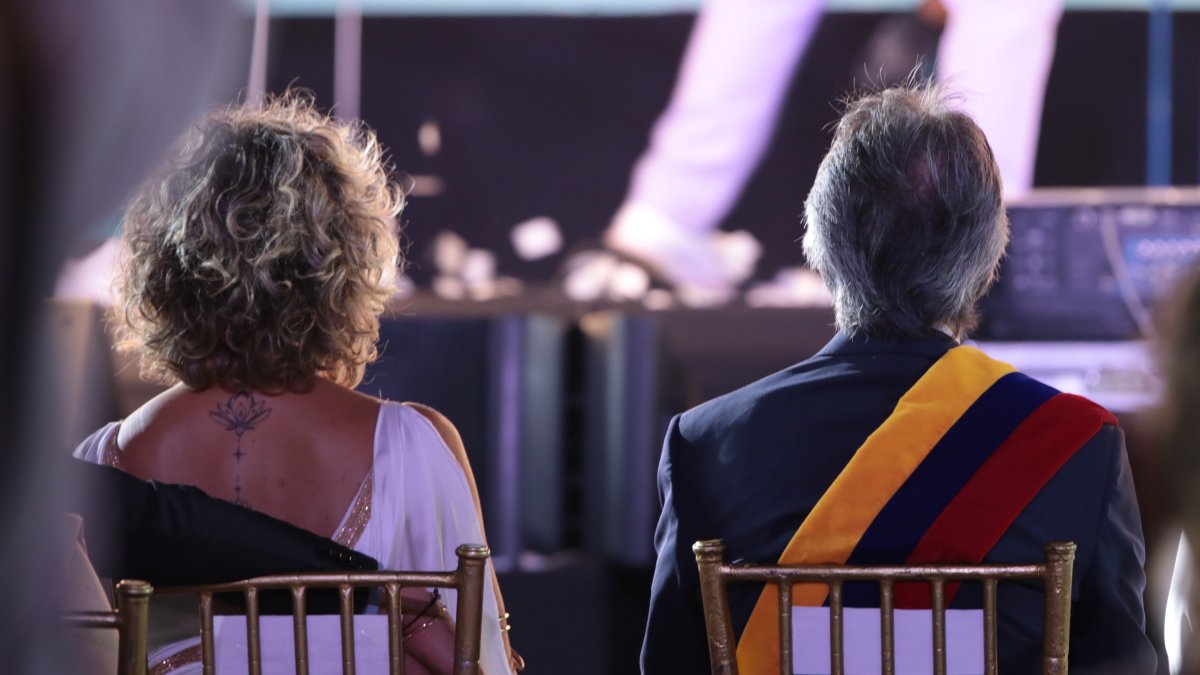 La alcaldesa Cynthia Viteri y el presidente Guillermo Lasso siguen la sesión solemne por los 487 años de la fundación de Guayaquil, el pasado 25 de julio de 2022.
