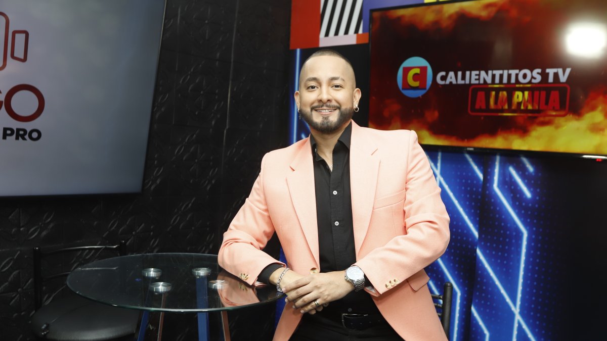 Santiago Castro, presentador de 'Calientitos TV'.