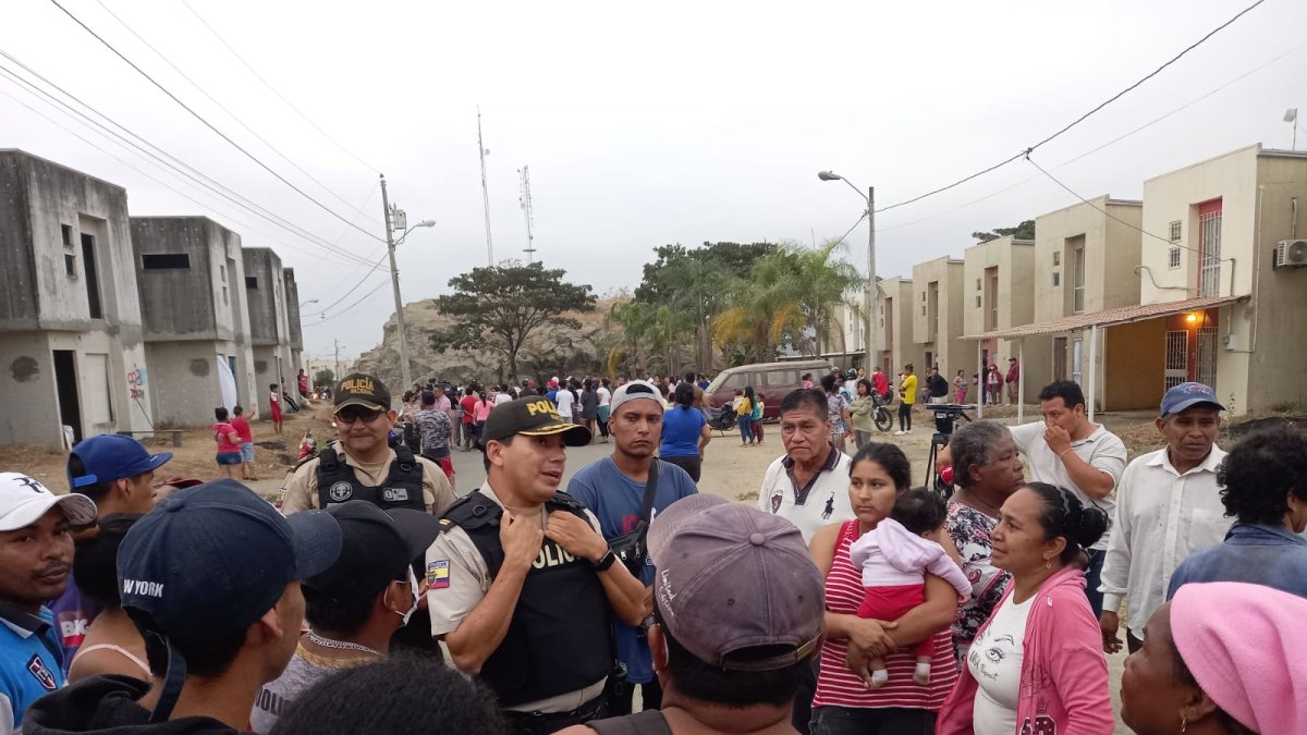 Aproximadamente 60 uniformados se mantienen en esta urbanización, ubicada al noroeste de Guayaquil.