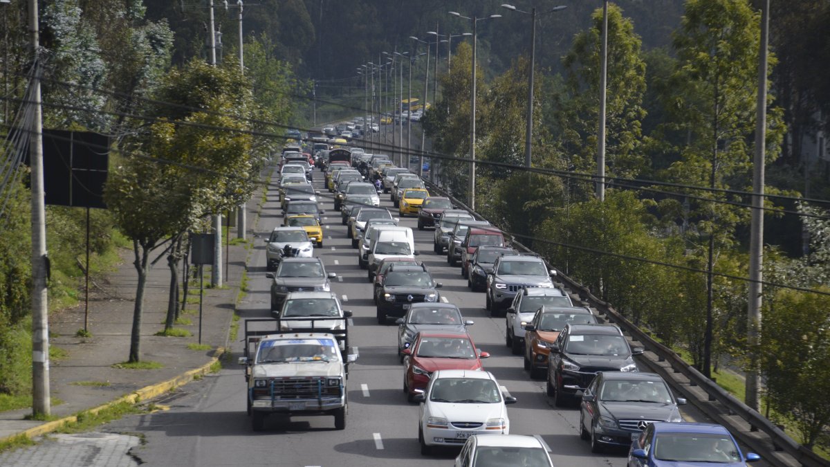 Quito. El tráfico vehicular recurrente ha afectado la vida de los capitalinos.
