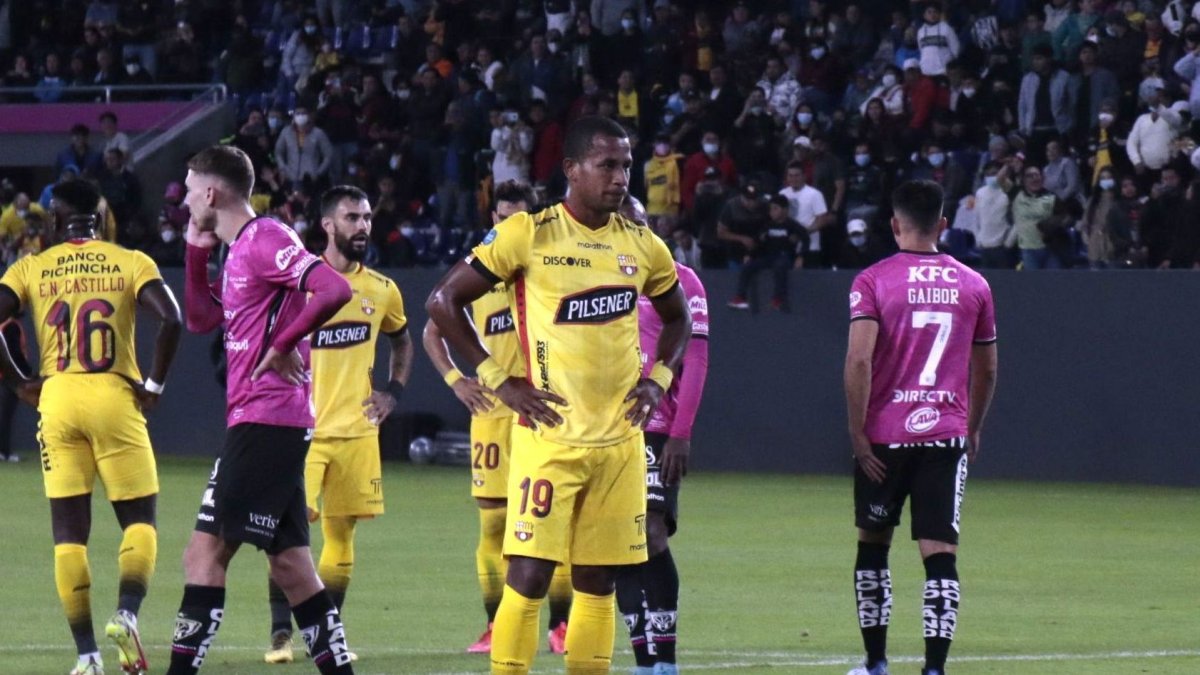 En el último antecedente, Nixon Molina falló un penal decisivo contra el portero Moisés Ramírez.