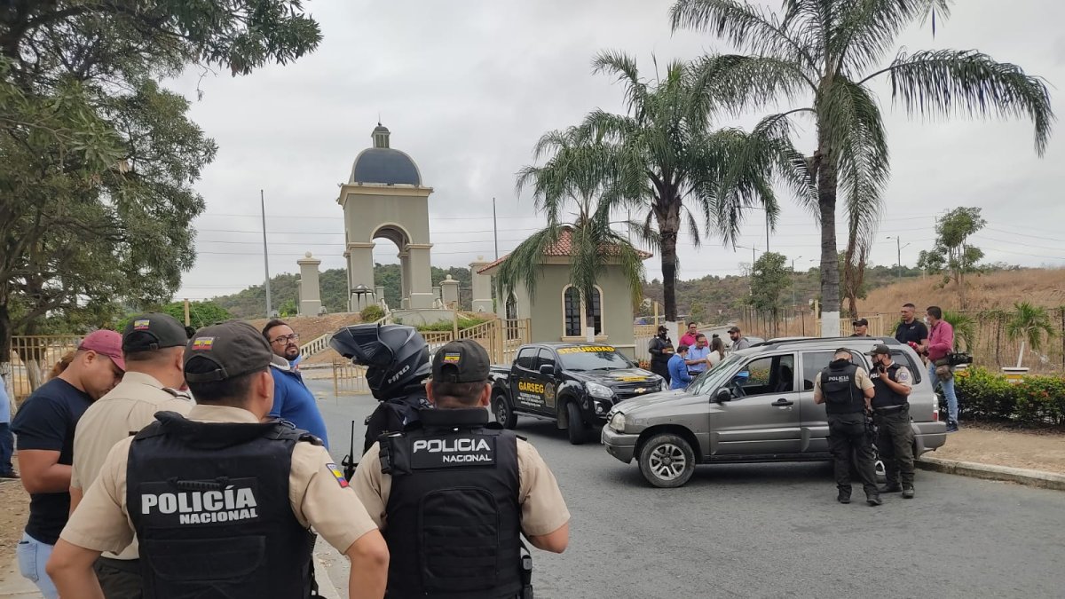 Los agentes policiales se encuentran realizando un operativo de rastreo de los delincuentes