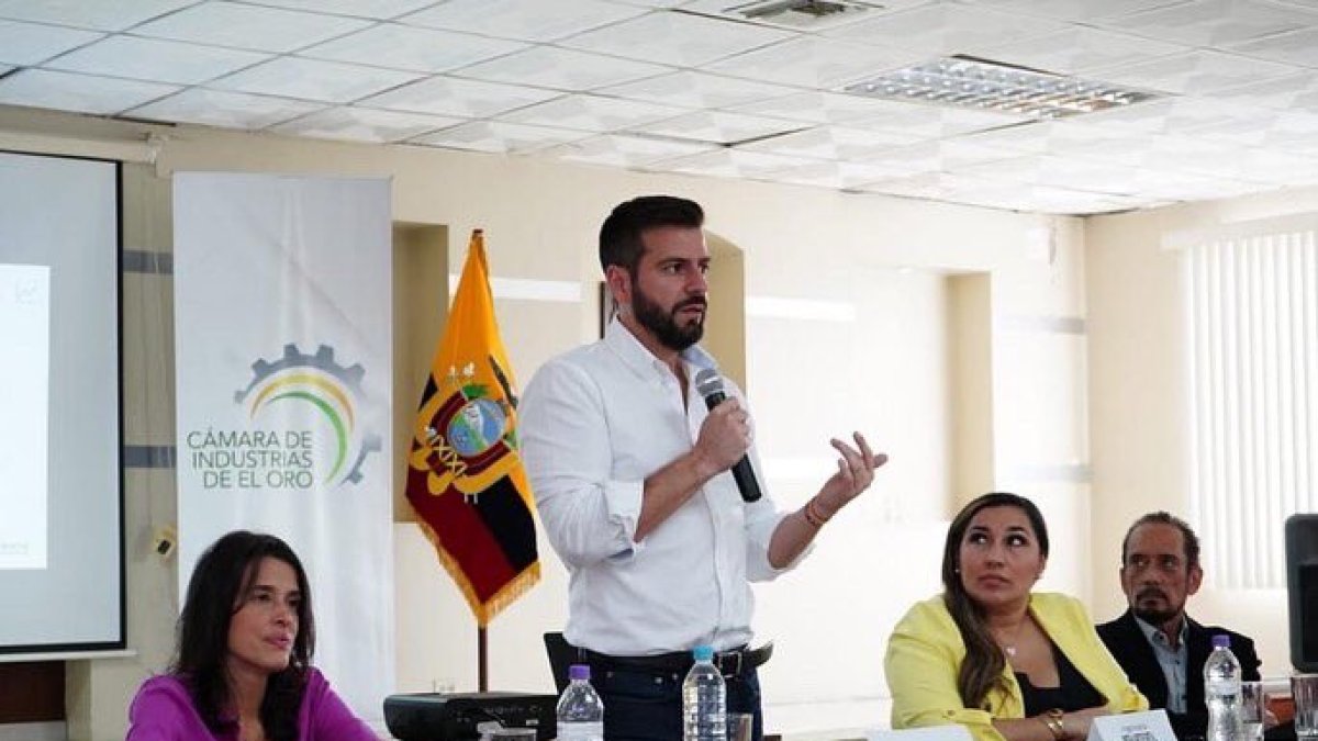 El ministro de Finanzas, Pablo Arosemena, deberá establecer un mecanismo de pago.