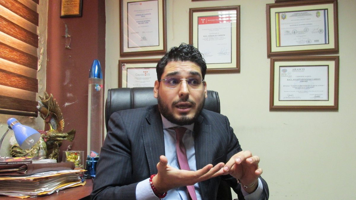 Raúl González fue restituido como Superintendente de Bancos por la mayoría de vocales del CPCSS, quienes integran la denominada Liga Azul afín al correísmo.