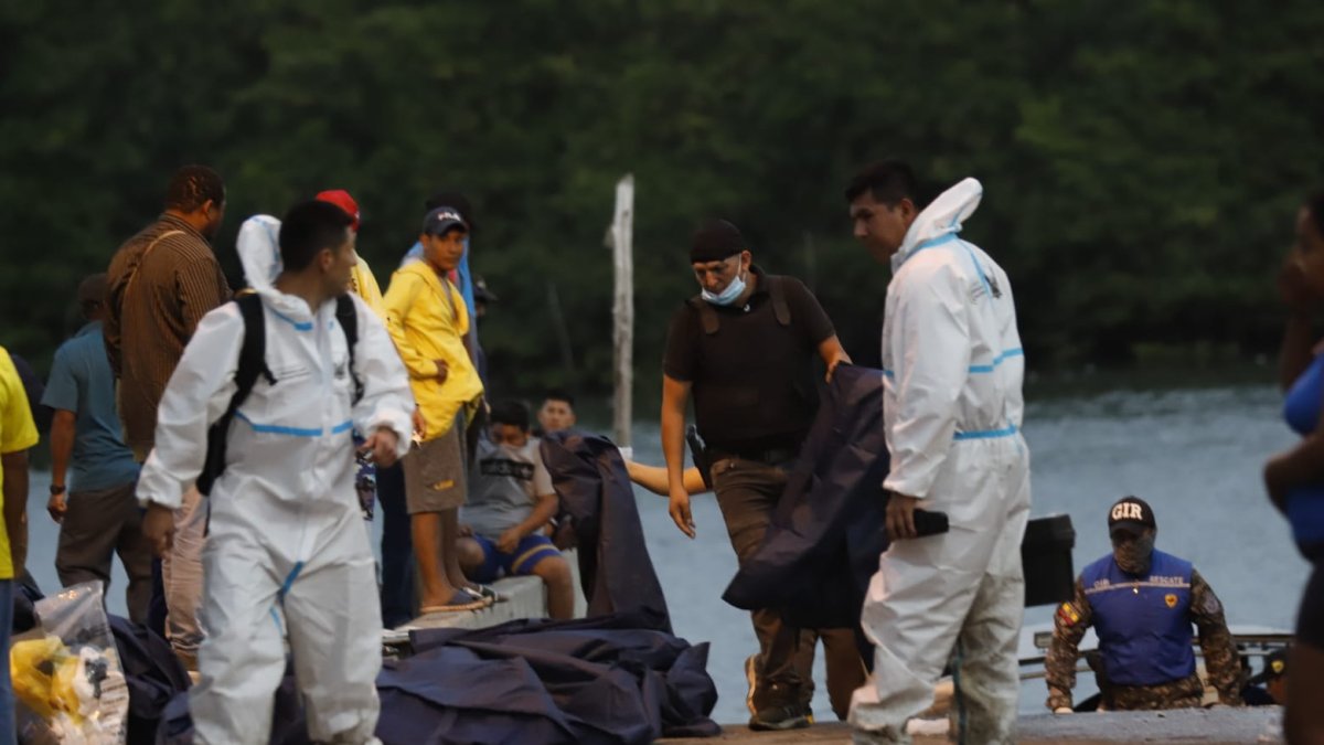 El macabro hallazgo alertó a los moradores. Policía Nacional realizó el levantamiento de la escena.