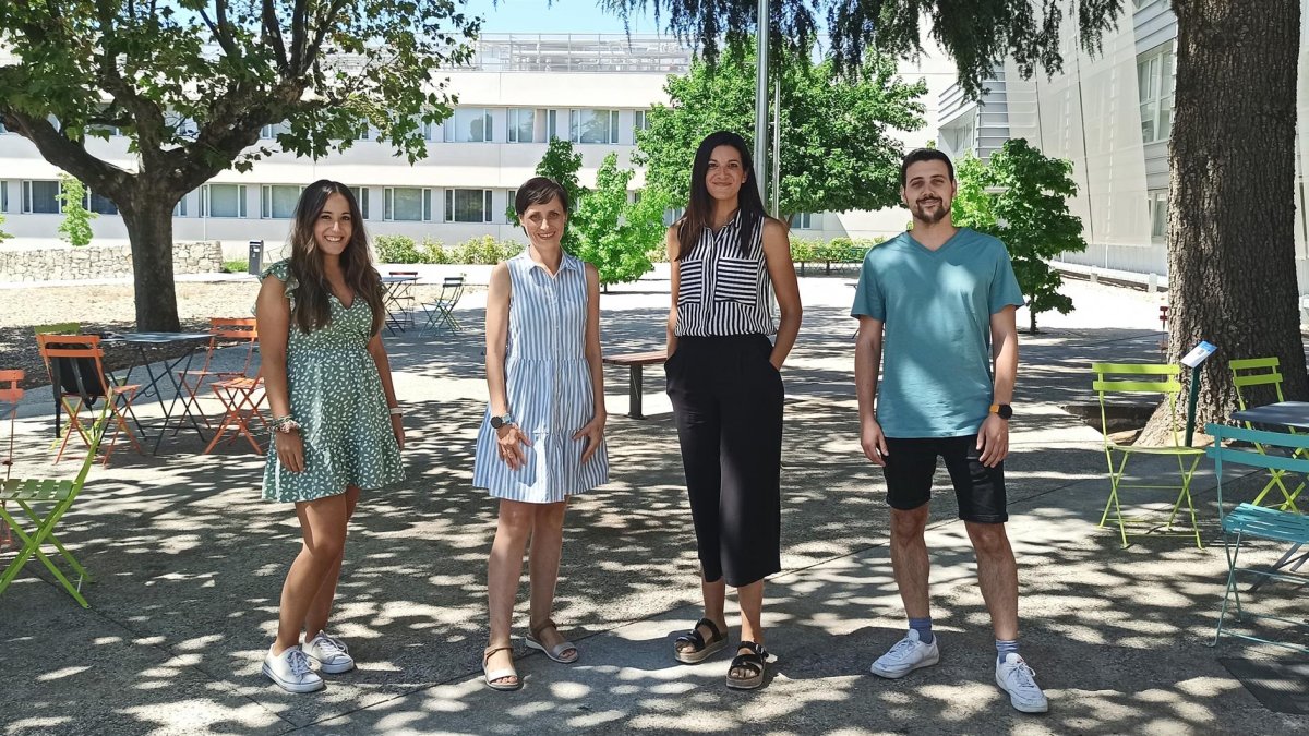 Ana Virseda Berdices, María Ángeles Jiménez Sousa, Amanda Fernández Rodríguez y Oscar Brochado Kith, autores del trabajo que concluye que el perfil metabólico de los pacientes puede definir el pronóstico de la covid-19