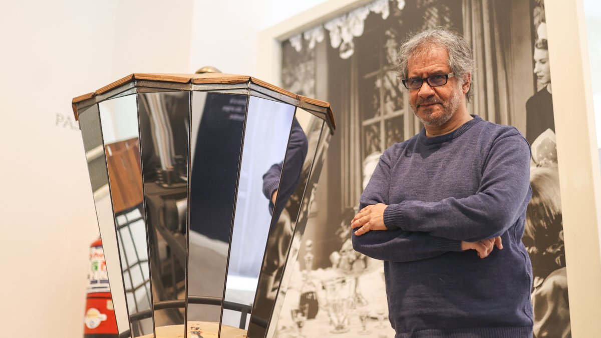 Raúl Manrupe, investigador del Museo de Cine, posa durante una entrevista con Efe el 21 de julio de 2022, en Buenos Aires (Argentina).