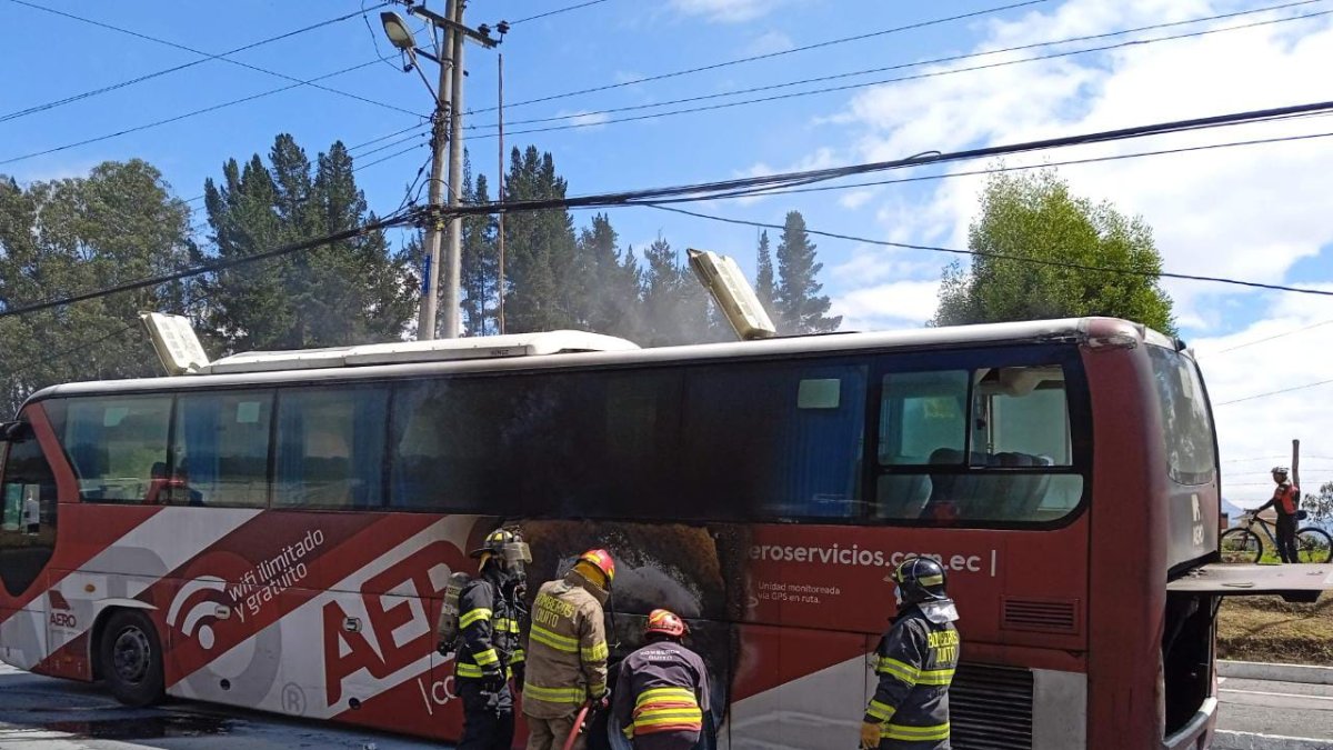 Control. 10 miembros del cuerpo de Bomberos enfrentaron el hecho.