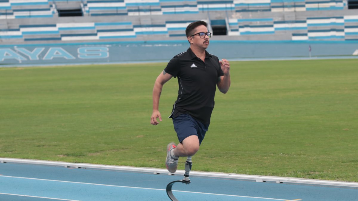 Tras 1 mes de entrenamiento como deportista federado por Guayas, Marcelo registra ya 21 segundos en los 100 m planos.