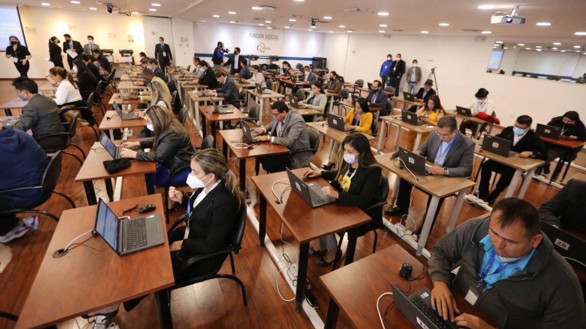 Prueba. En el Complejo Judicial norte de Quito se recibieron las pruebas de los aspirantes a la nueva Unidad.