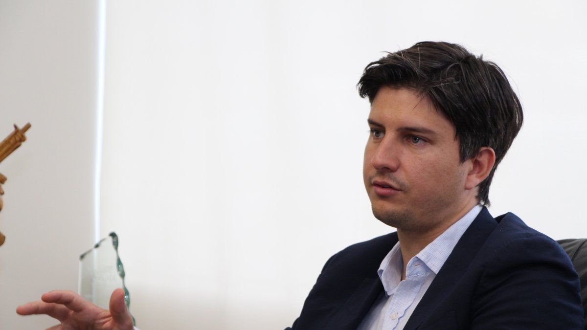 Gago es Diputado del Congreso de España por el Partido Popular (PP). Es portavoz del Cambio Climático del mismo parlamento donde también es secretario de la Comisión de Seguridad Vial. Ha sido presidente nacional de jóvenes del PP.