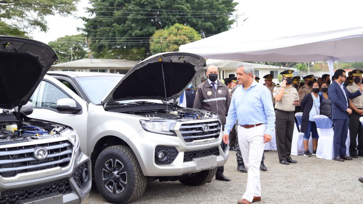 El ministro Patricio Carrillo entregó los vehículos para 