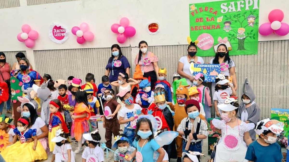 Los estudiantes desde el nivel inicial hasta bachillerato participaron en diferentes actividades contempladas en la Fiesta de la lectura.