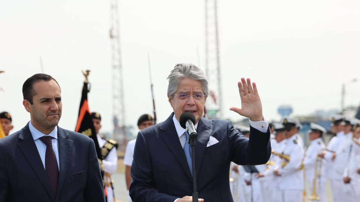 El presidente Guillermo Lasso viajó desde la Base de la Fuerza Aérea Ecuatoriana (FAE) en Guayaquil, con destino a Colombia para la posesión de Gustavo Petro.