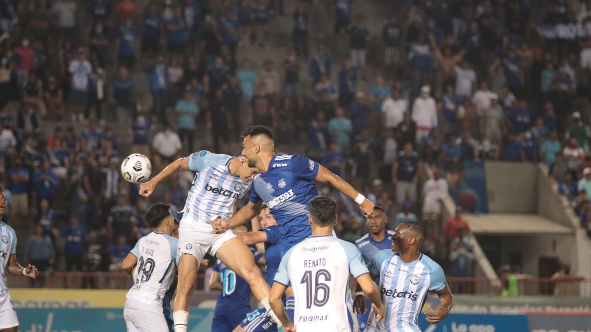 Varias empresas de pronósticos deportivos auspician a equipos de la LigaPro.