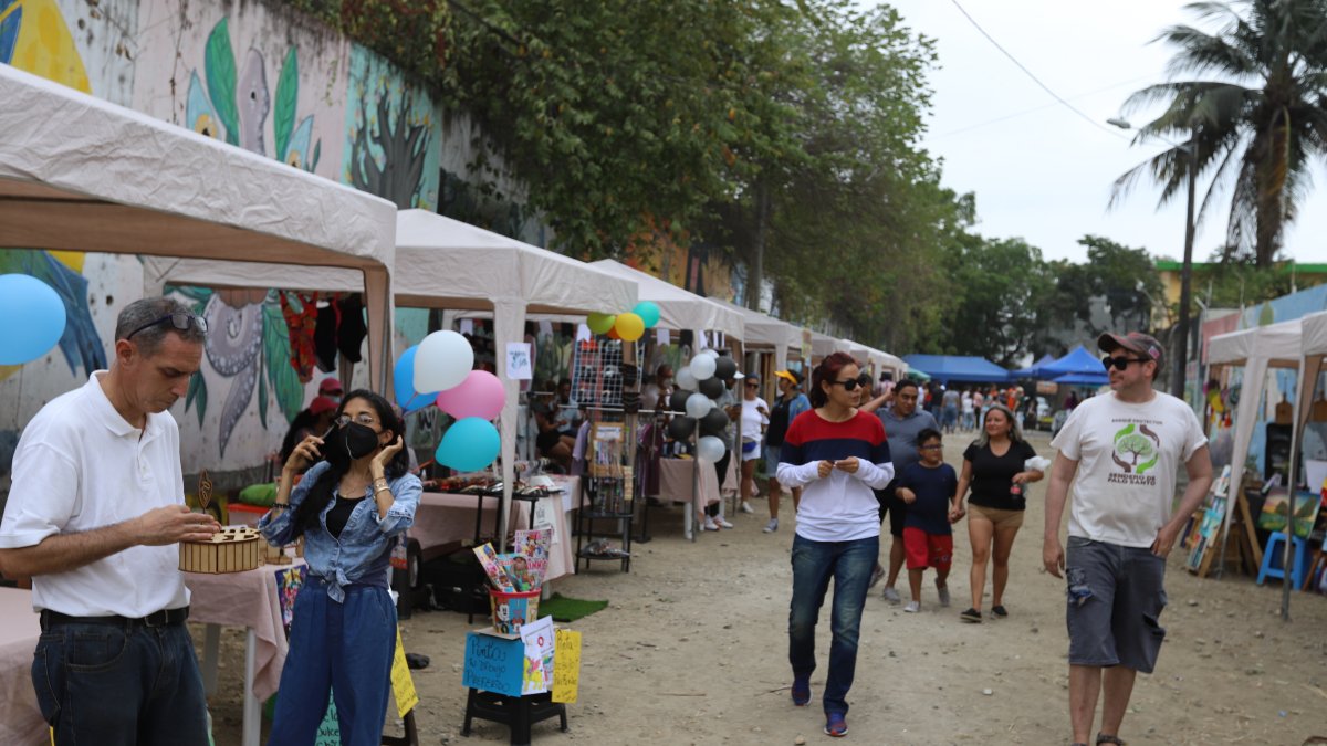 Familias enteras de Urdenor se hicieron presentes ayer.