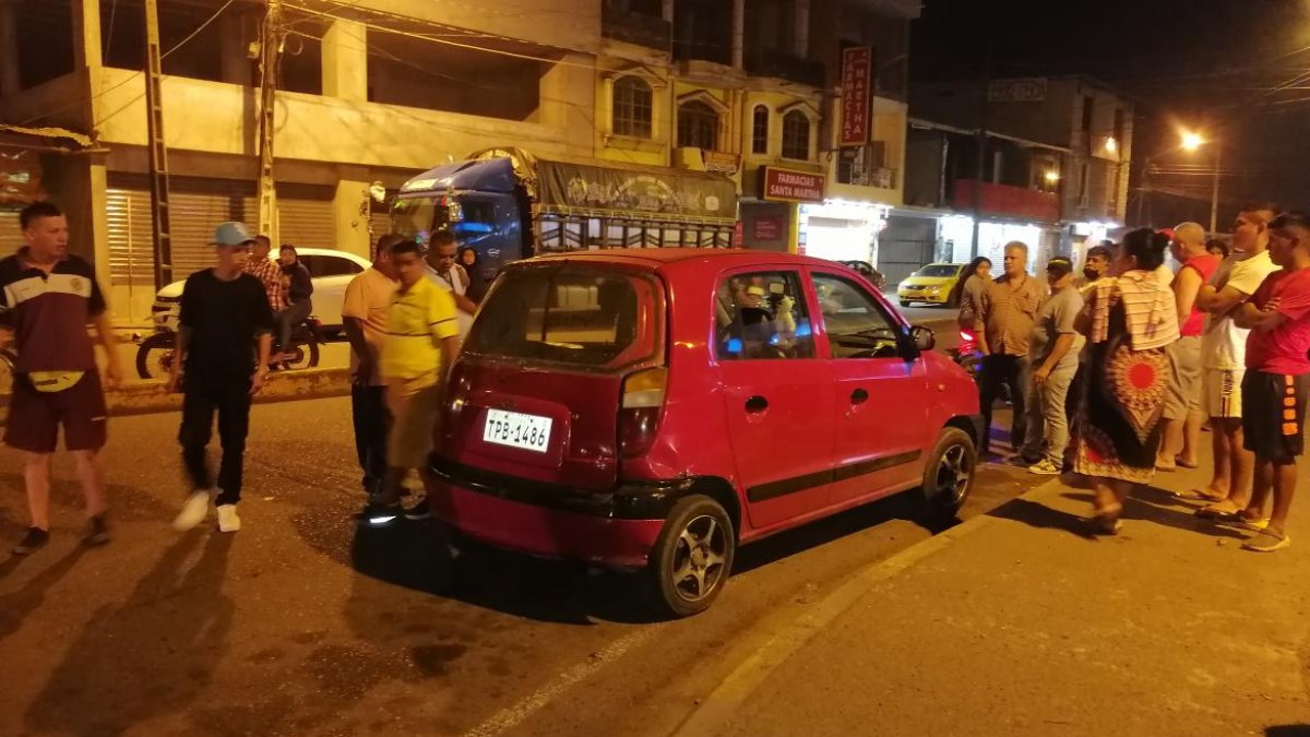 Este carro fue baleado en una cancha de voleibol, en la cual un día antes mataron a otra persona
