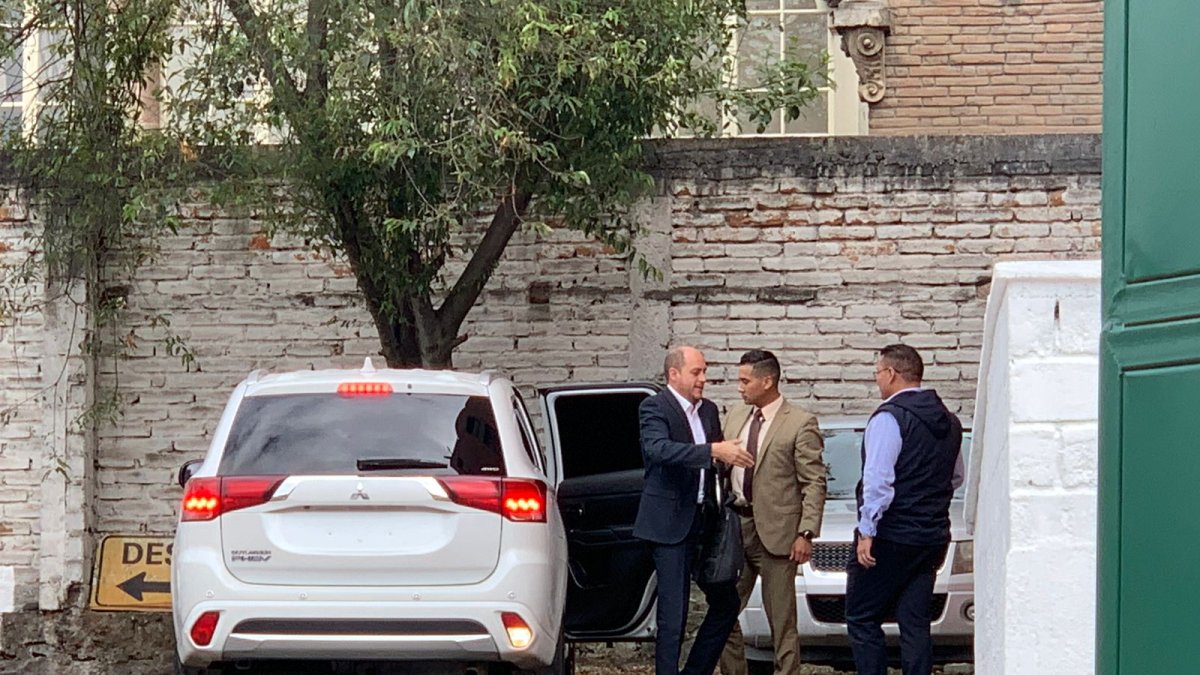 Julio José Prado, ministro de Producción, a su llegada a la Conferencia Episcopal Ecuatoriana en Quito.