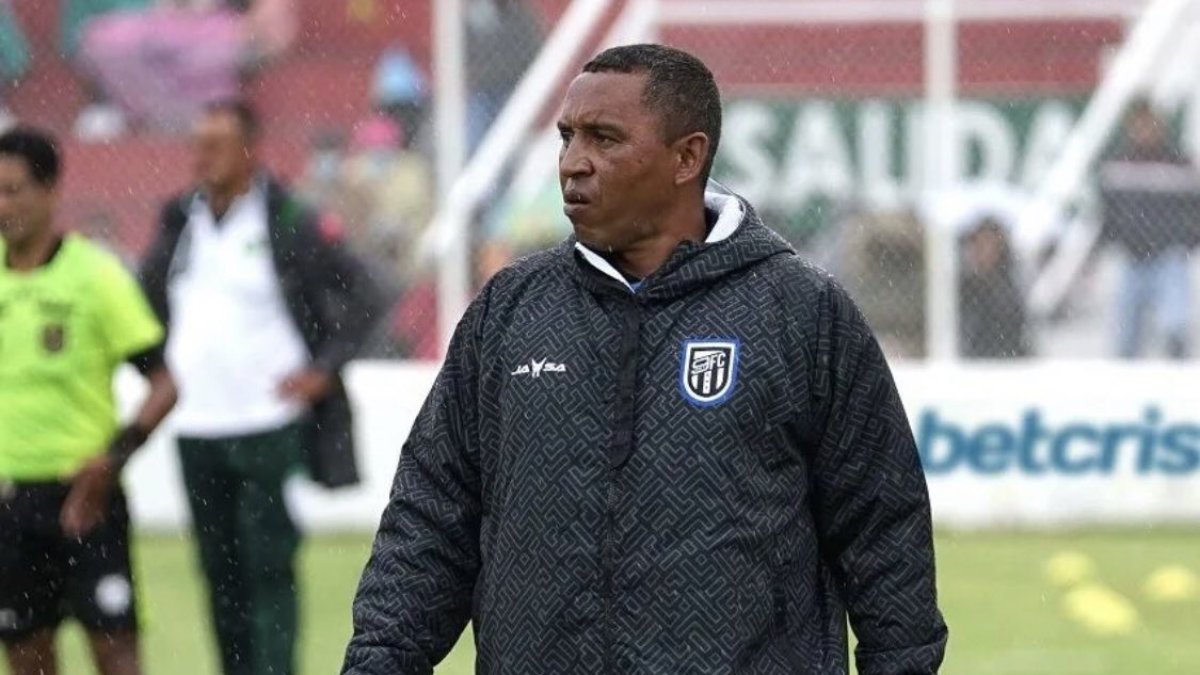 Juan Carlos García, exentrenador de 9 de Octubre, es uno de los candidatos para asumir las riendas de Orense.